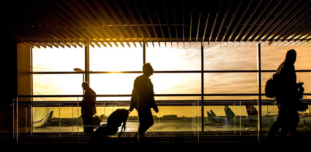 how to run a business while traveling